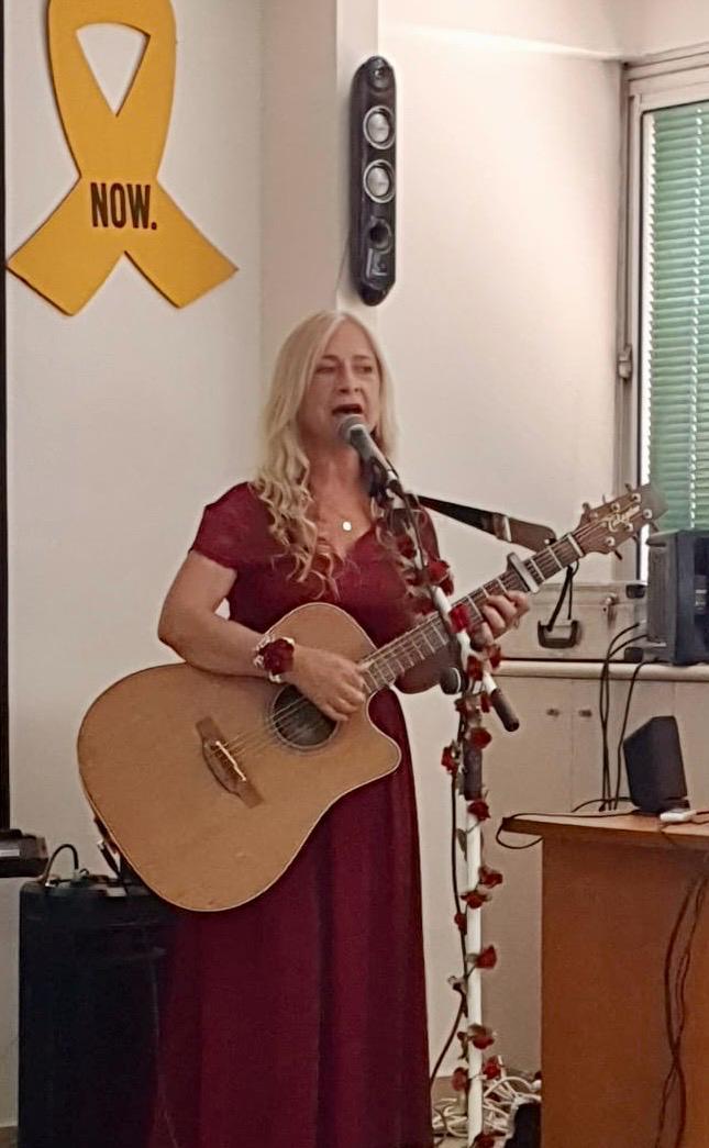 Între poezie, artă și speranță – lansarea volumului de traduceri a poeziilor  lui Liviu Pendefunda la ICR Tel Aviv 18965756