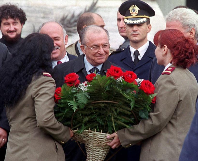 Ion Iliescu, dincolo de lumina reflectoarelor. Între dragostea de o viață, muzică clasică și fotbal