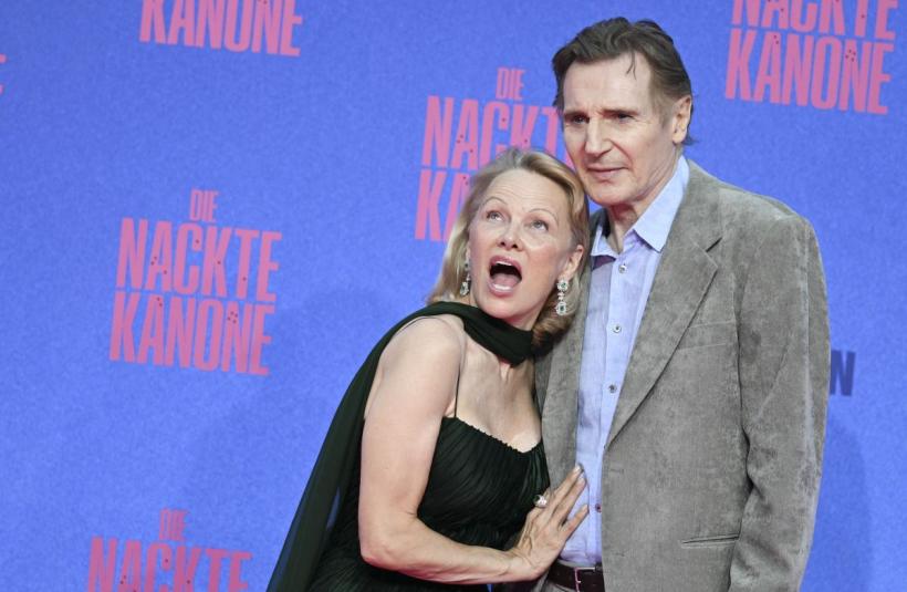 Un nou cuplu la Hollywood. Povestea de dragoste dintre Liam Neeson și Pamela Anderson, dincolo de platourile de filmare 18966197