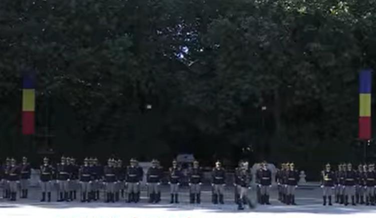 UPDATE Sicriul cu trupul neînsuflețit al fostului președinte Ion Iliescu, la Palatul Cotroceni 18966093