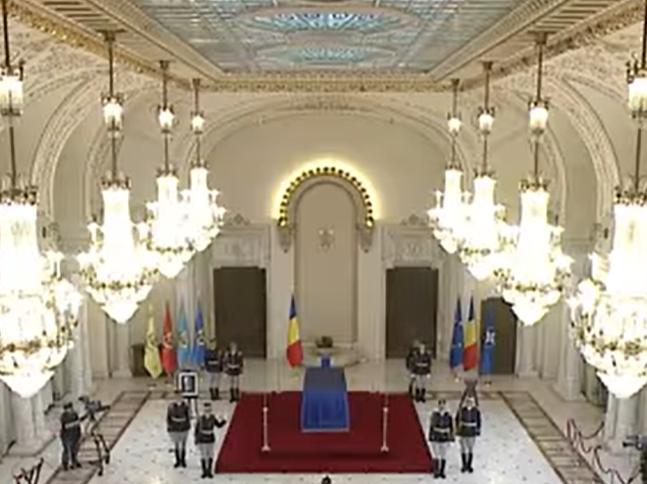 UPDATE Sicriul cu trupul neînsuflețit al fostului președinte Ion Iliescu, la Palatul Cotroceni 18966095