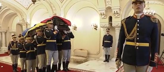 UPDATE Sicriul cu trupul neînsuflețit al fostului președinte Ion Iliescu, la Palatul Cotroceni 18966100