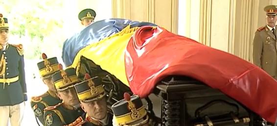 UPDATE Sicriul cu trupul neînsuflețit al fostului președinte Ion Iliescu, la Palatul Cotroceni 18966103