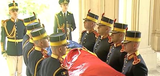 UPDATE Sicriul cu trupul neînsuflețit al fostului președinte Ion Iliescu, la Palatul Cotroceni 18966104