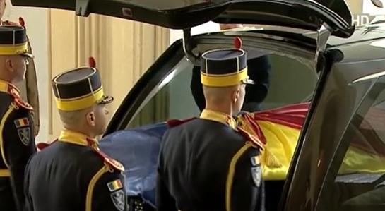 UPDATE Sicriul cu trupul neînsuflețit al fostului președinte Ion Iliescu, la Palatul Cotroceni 18966105