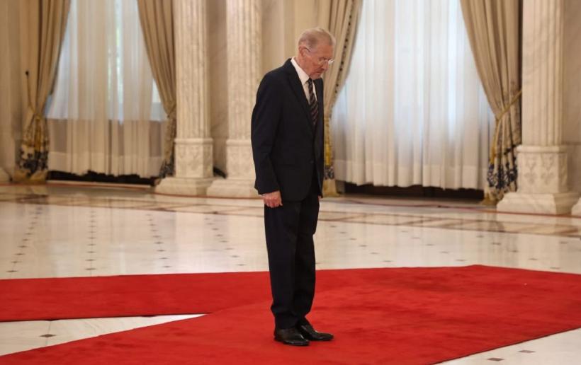 UPDATE Sicriul cu trupul neînsuflețit al fostului președinte Ion Iliescu, la Palatul Cotroceni 18966114