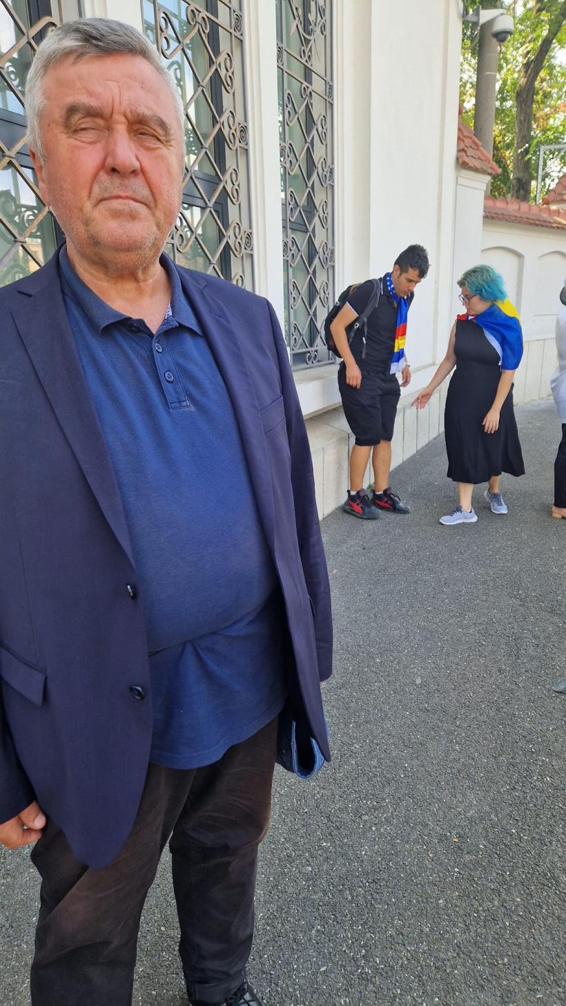 Funeraliile unui președinte: de la „fi-ți-ar țărâna de plumb” la „o să trăiești aievea Comandante” 18966250