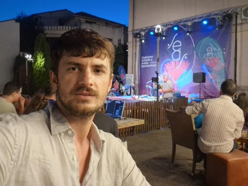 Vlad Udrescu, protagonistul din Ana, Mi-ai fost scrisă în ADN, vacanță offline și cu muzică live: „Suntem contemporani cu artiști excepționali”