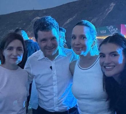 Nicușor Dan, cu Maia Sandu la Festivalul Lupilor din Republica Moldova 18966670