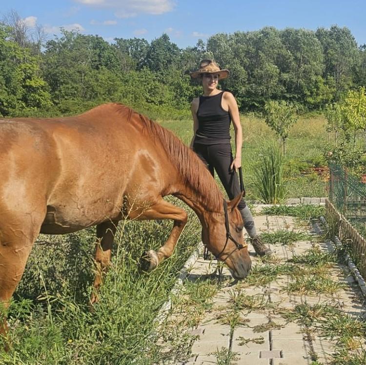 Rebecca Nicolescu, vacanță între echilibru și libertate: ”Animalele mă liniștesc foarte mult. A fost o vară în care am respirat mai profund”