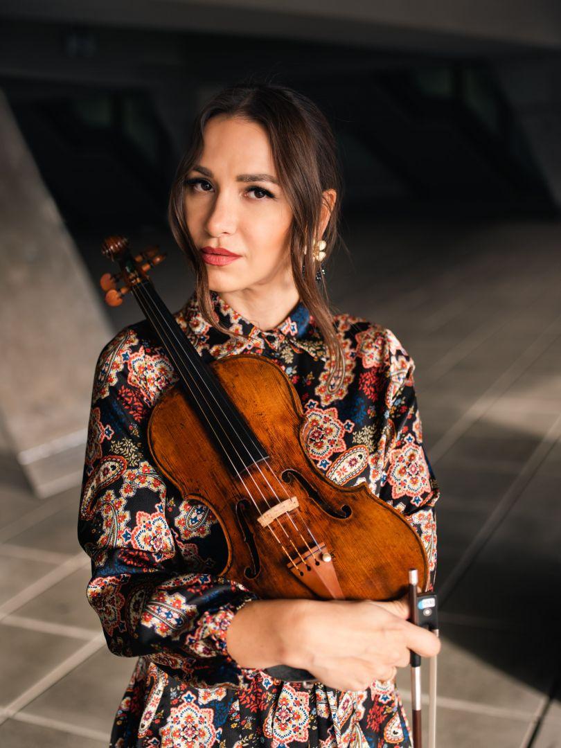 Violonista Rusanda Panfili şi Orchestra La Chapelle Sauvage  vor fermeca Bucureștiul cu muzica lui Hans Zimmer pe 28 septembrie la Ateneul Român 18966351