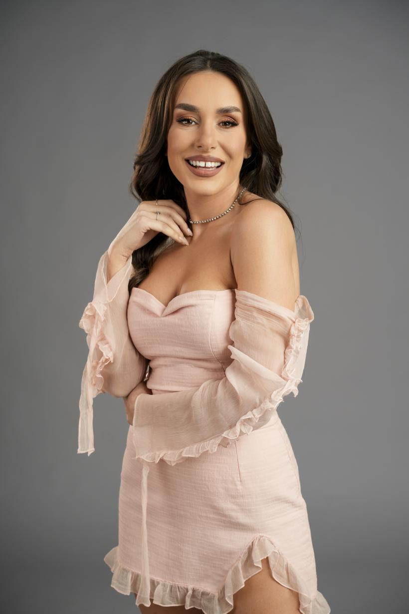 Astăzi, de la ora 13:00, Andreea Frățilă deschide un nou sezon al emisiunii Mireasa. Direct din culise, la Antena Stars! 18966785