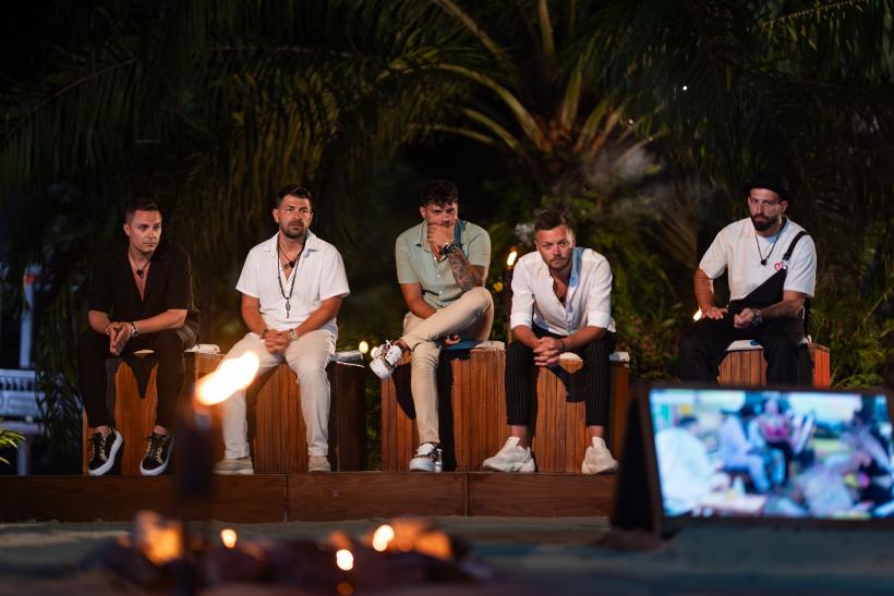 În această seară, băieții vor afla pentru cine s-a aprins flacăra într-un bonfire încărcat de emoții, la Insula Iubirii!