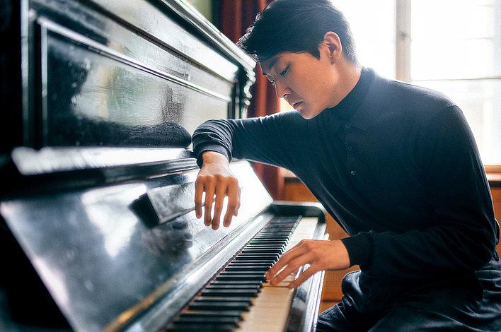 Pianistul Seong-Jin Cho debutează în România la Festivalul Enescu,  alături de Orchestra dell’Accademia Nazionale di Santa Cecilia din Roma