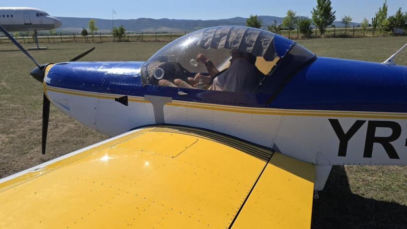 Cercetări pentru încălcarea Codului Aerian, în cazul avionului prăbușit în curtea unei fabrici