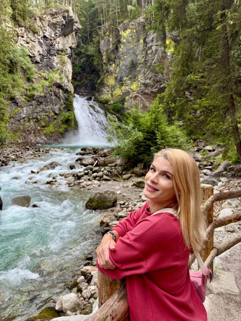 Ella Prodan, actrița din Iubire cu parfum de lavandă, despre vacanță și revenirea pe platourile de filmare: ”Mi-am lăsat personajul la plajă în Podișor” 18966947