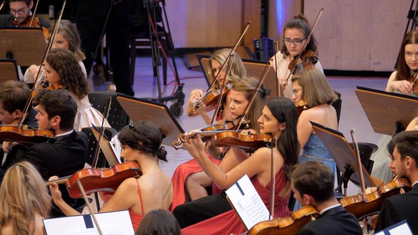 A opta oară prezentă la Festivalul Internațional George Enescu,  Orchestra Română de Tineret va avea trei apariţii în 2025, pe 6, 7 şi 16  septembrie 18967003