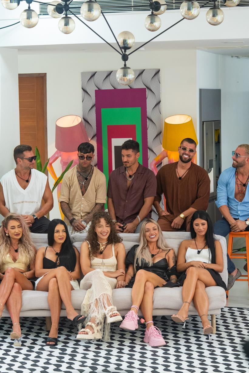 Semnele de întrebare și tensiunea au acaparat vila băieților, aseară, într-o ediție lider detașat de audiență, la Insula Iubirii! Diseară, trăirile se aprind tot mai puternic la o nouă ceremonie a focului 18967166