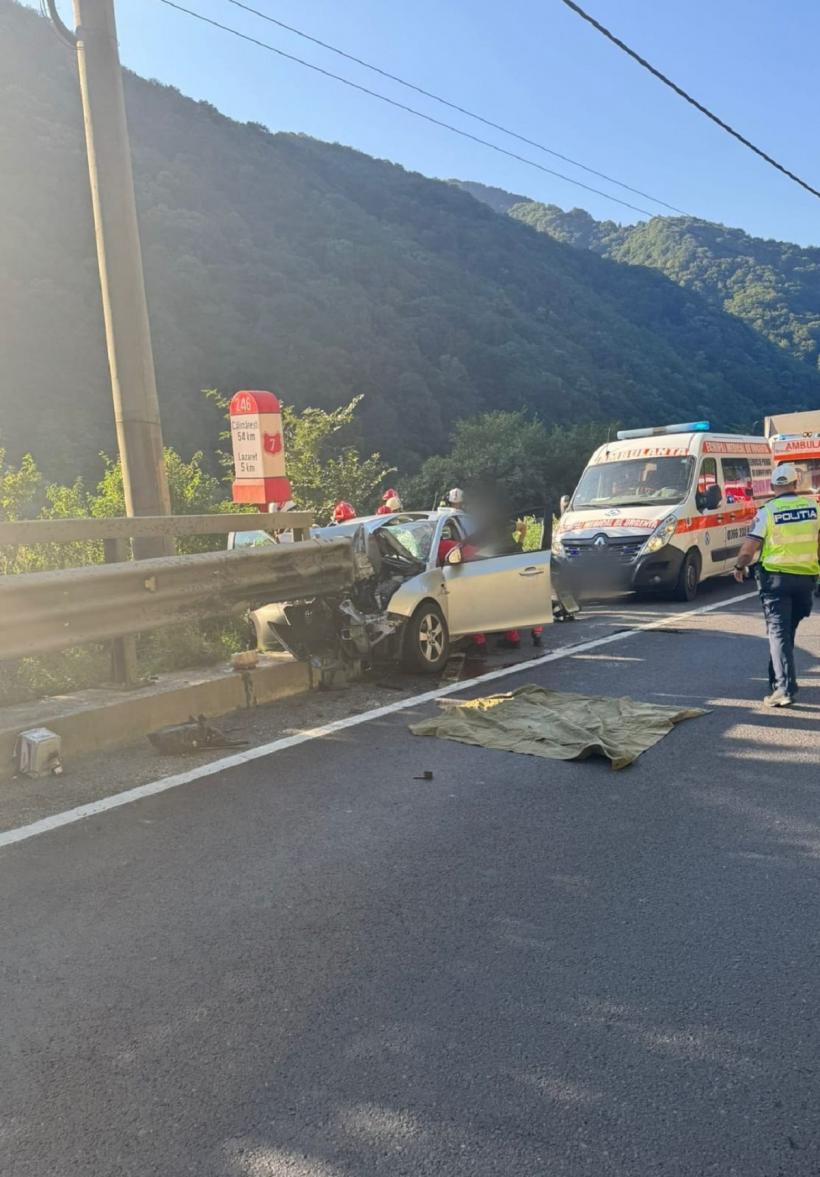 Accident: O mașină condusă de un bărbat de 81 de ani a ieșit în decor