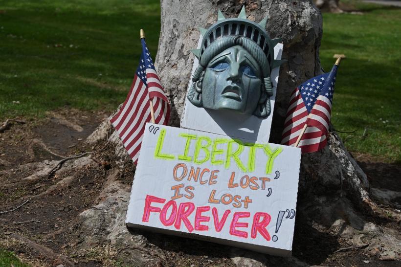 Locuitorii din Washington DC protestează față de patrulele impuse non stop de Casa Albă