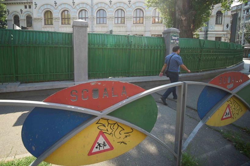 Profesorii lăsați fără ore își caută al doilea job