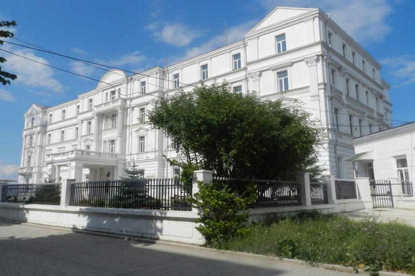 Țara se scufundă, Marina Militară își cumpără tribune pentru parade