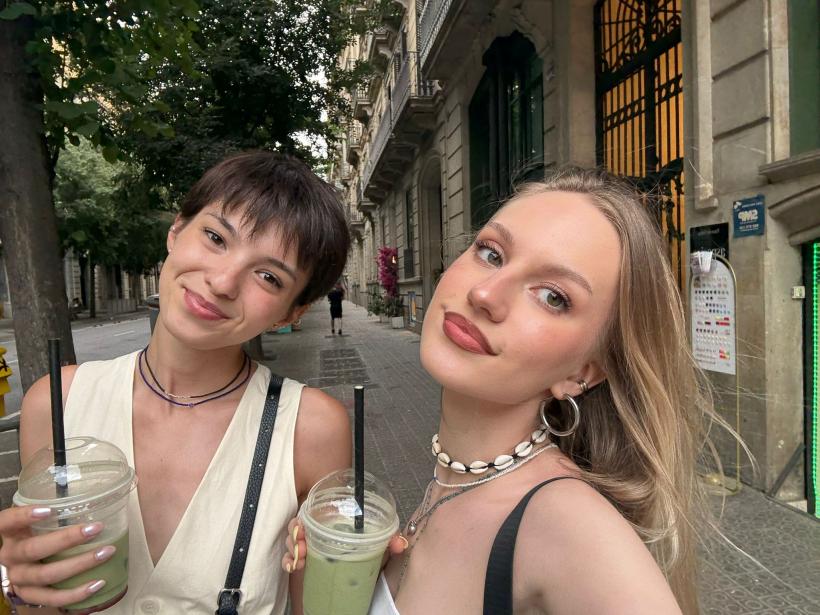 Ilinca Gheorghiu, vacanță alături de colegii din Ana, Mi-ai fost scrisă în ADN: ”Am intrat în mare îmbrăcați și râdeam cu lacrimi” 18967363