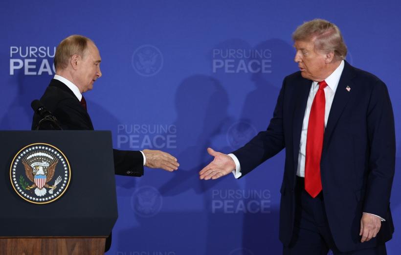 Întâlnirea Trump-Putin - spectacol de imagine, fără rezultate clare. Liderul rus redobândește legitimitate globală, iar Ucraina tremură