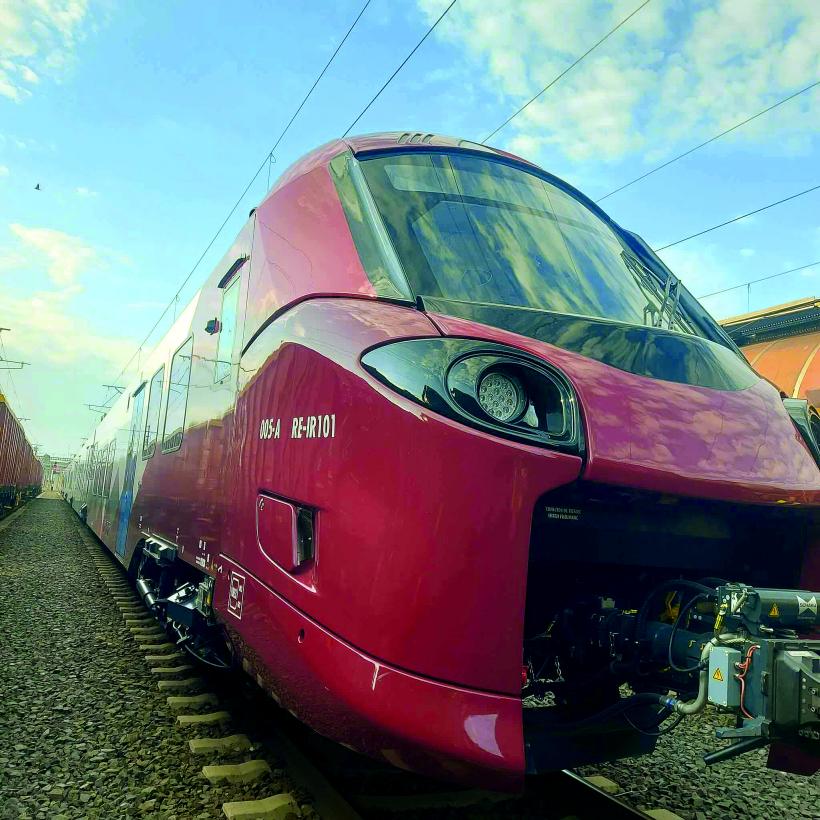 Trenurile CFR, întârziate din fabricație: Pentru cele 37 de garnituri Alstom mai avem de așteptat cel puțin 2 ani