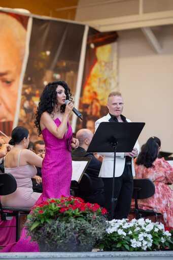 „Vivo per lei” –  concert triumfal cu tenorul Ştefan von Korch, invitaţii şi Filarmonica Piteşti la Teatrul de Vară Gheorghe Zamfir 18967980
