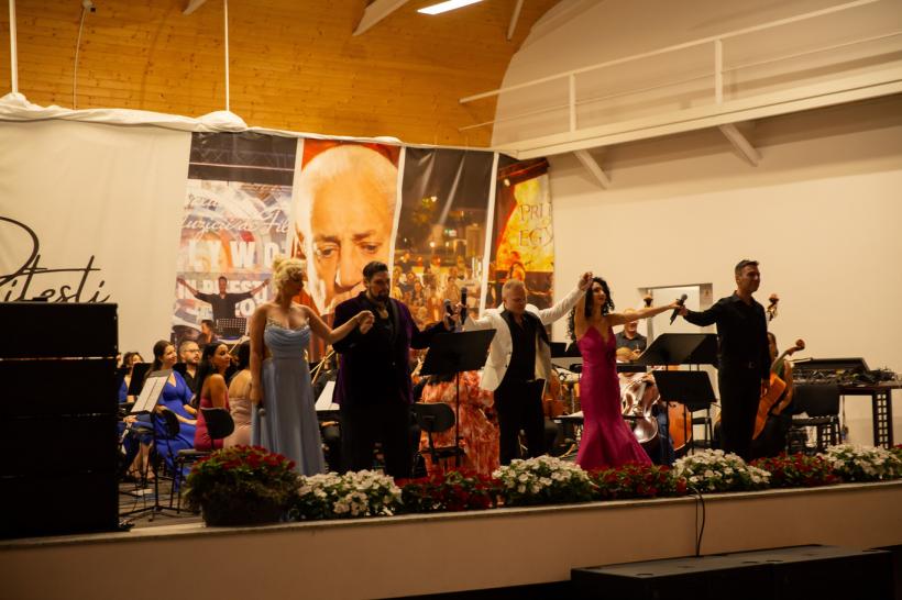 „Vivo per lei” –  concert triumfal cu tenorul Ştefan von Korch, invitaţii şi Filarmonica Piteşti la Teatrul de Vară Gheorghe Zamfir 18967986