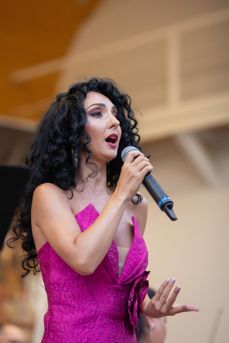 „Vivo per lei” –  concert triumfal cu tenorul Ştefan von Korch, invitaţii şi Filarmonica Piteşti la Teatrul de Vară Gheorghe Zamfir 18967987