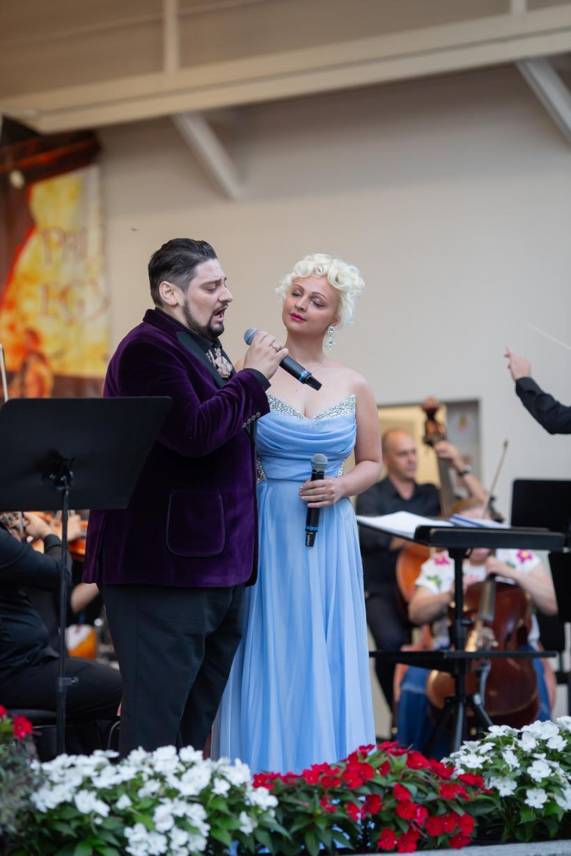 „Vivo per lei” –  concert triumfal cu tenorul Ştefan von Korch, invitaţii şi Filarmonica Piteşti la Teatrul de Vară Gheorghe Zamfir 18967988