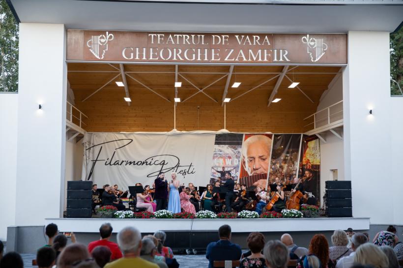 „Vivo per lei” –  concert triumfal cu tenorul Ştefan von Korch, invitaţii şi Filarmonica Piteşti la Teatrul de Vară Gheorghe Zamfir 18967989