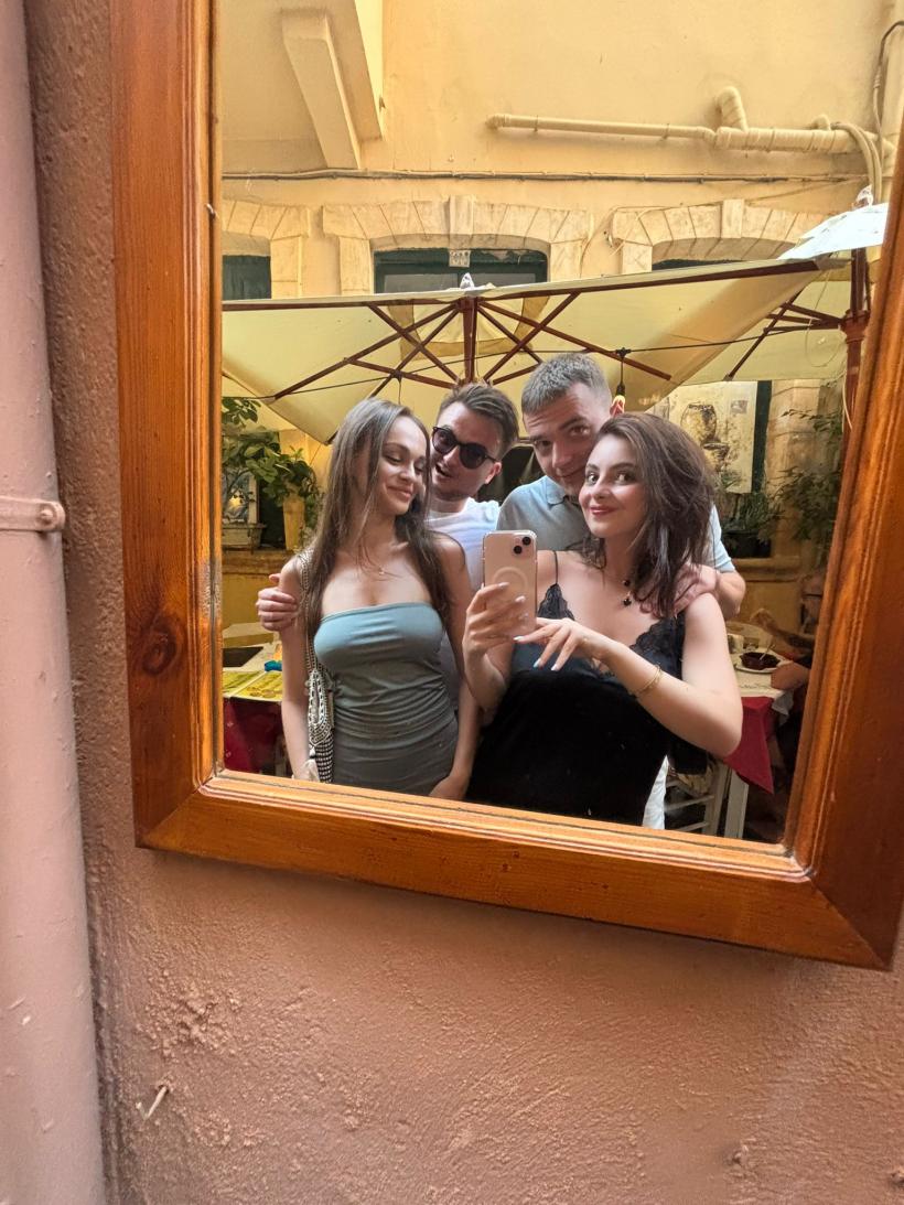 Alexia Caras, actrița din Iubire cu parfum de lavandă, despre vacanță și revenirea pe platourile de filmare: „Mi-a lipsit ritmul, energia aia alertă care mă trezește mai bine decât orice cafea” 18968193