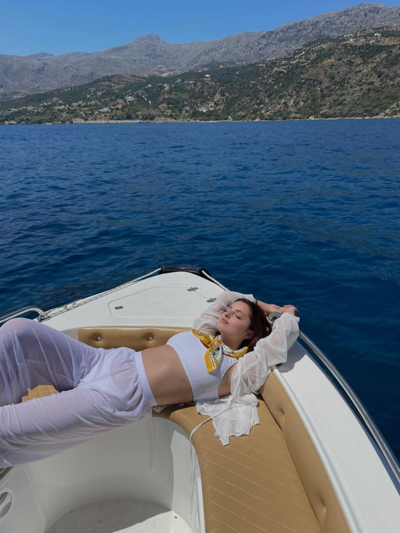 Alexia Caras, actrița din Iubire cu parfum de lavandă, despre vacanță și revenirea pe platourile de filmare: „Mi-a lipsit ritmul, energia aia alertă care mă trezește mai bine decât orice cafea” 18968197