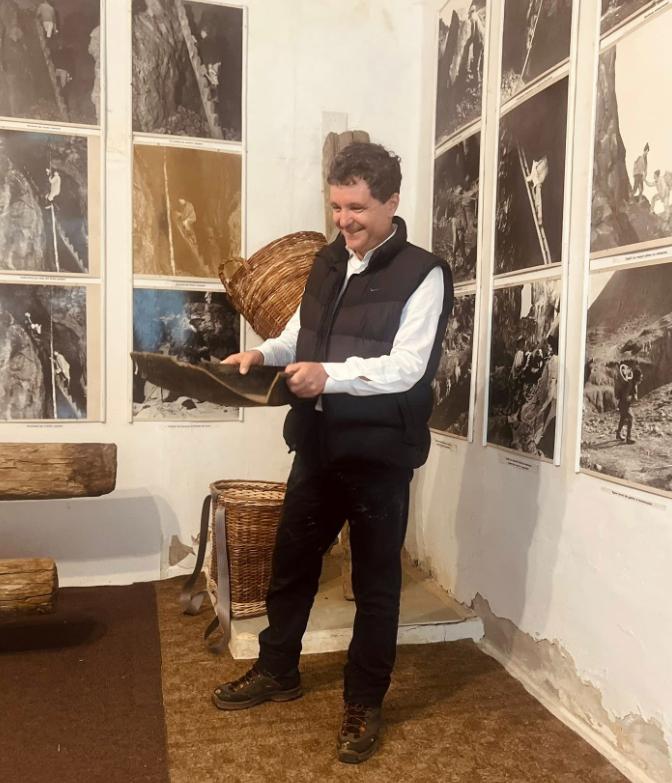 ”Faraonul” Nicușor Dan, la Roșia Montană: cine este antreprenorul Tică Darie, vizitat de președintele României 18968293