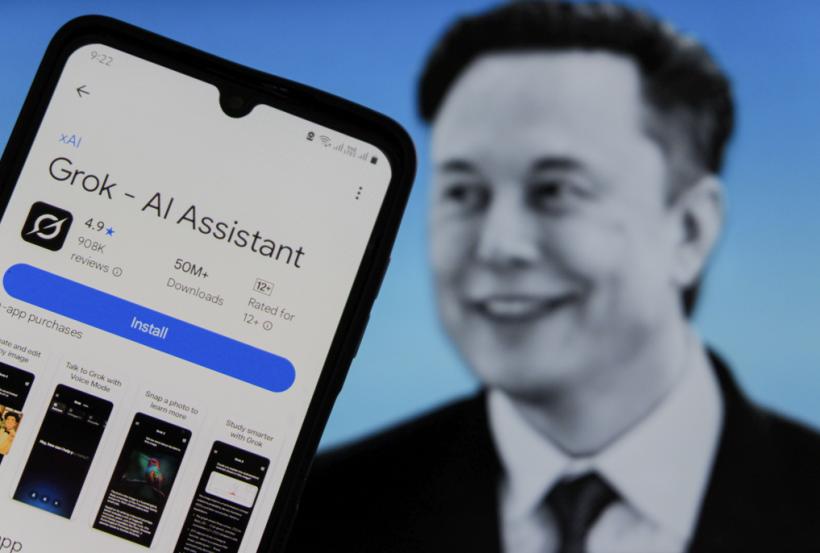 Scandal cu chatbotul lui Elon Musk: Mii de conversații cu Grok, făcute publice fără acordul utilizatorilor