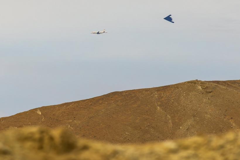 Avion secret, surprins aterizând la Hangarul 18 din celebra bază militară din Nevada, Zona 51