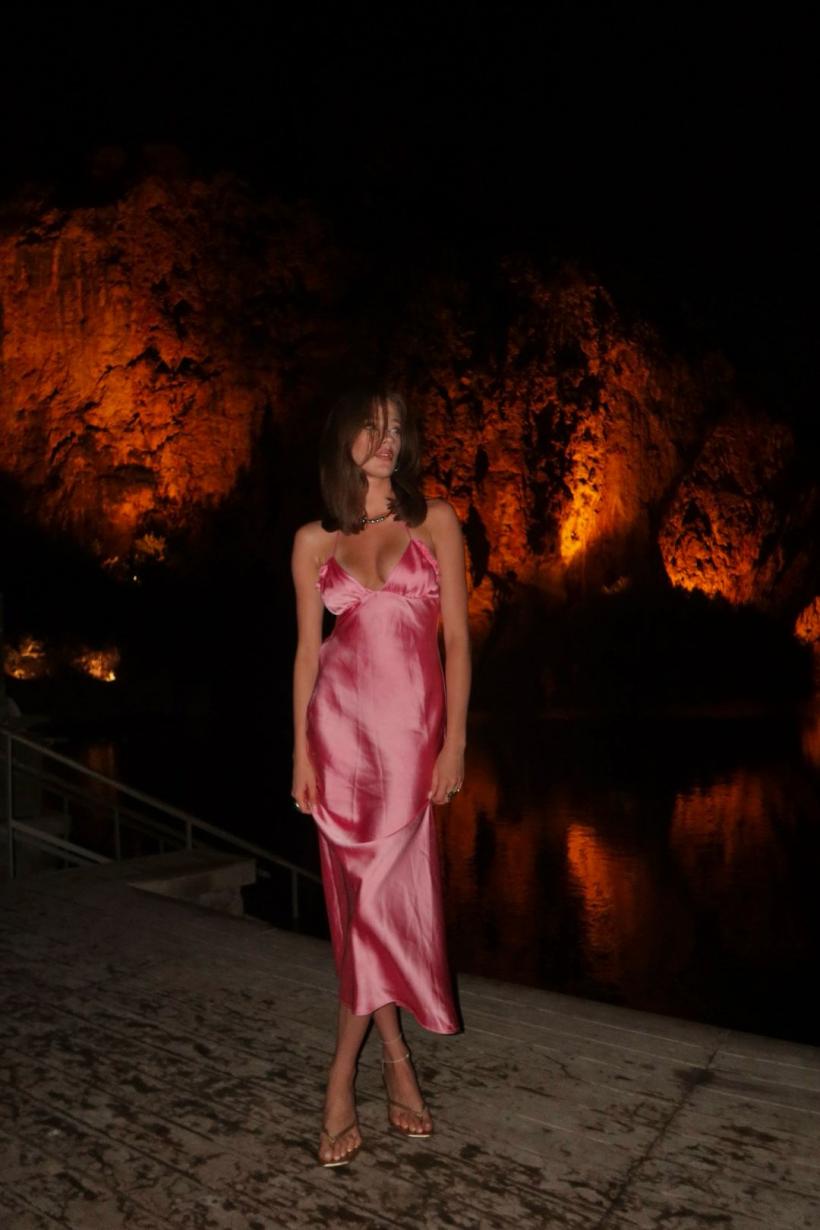 Maria Țăpușă, vacanță între prietene, joburi și apusuri grecești: „Mi-am dat seama cât de adaptabilă pot fi” 18968520