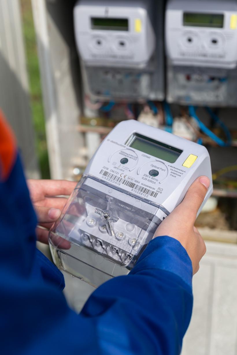 Furnizorii de energie, prinși cu minciuna: Oferte incomplete și clauze abuzive în contracte