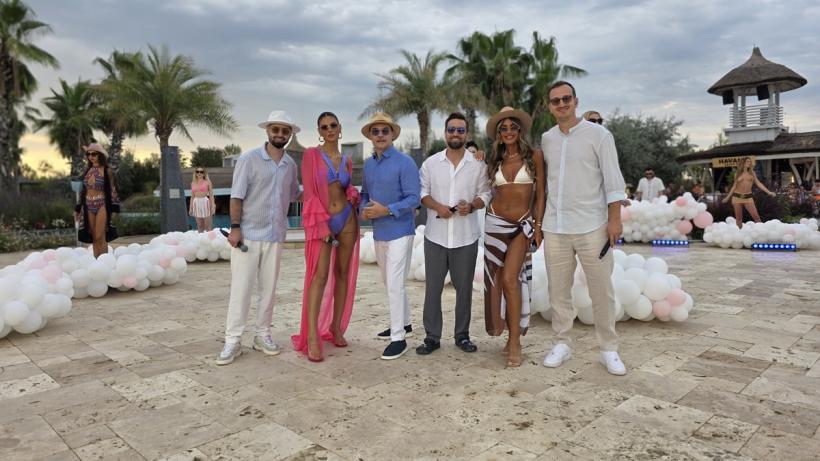 Dani Oțil și Răzvan Simion au avut o intrare spectaculoasă la Super Neatza: “Să începem un sezon nou, așa cum îi zicem noi!” 18968819