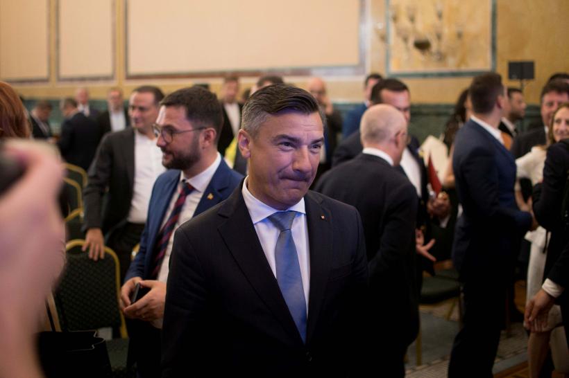 Țara arde, Chirica repară statuia. Firma la care a lucrat edilul reabilitează statuia ecvestră a lui Ștefan cel Mare pe 280.000 de euro