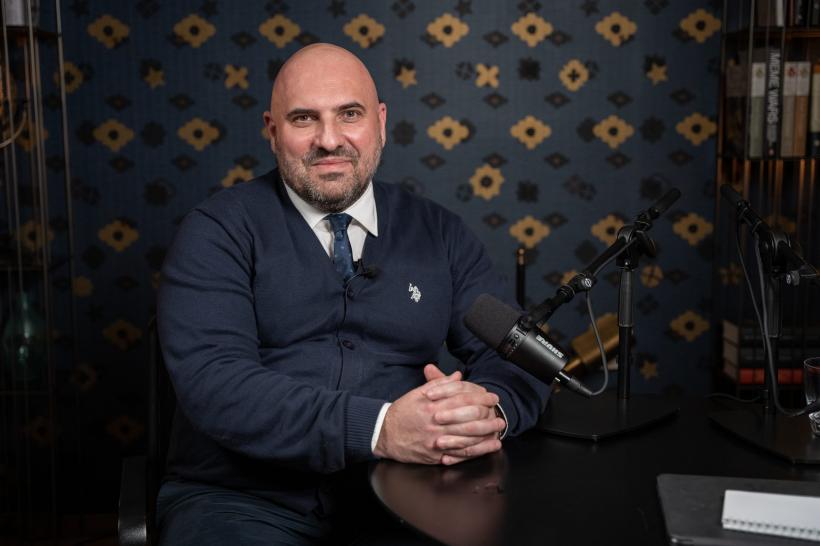 Pe ei îi vrea Nicușor Dan la șefia SRI și SIE: Cine sunt Gabriel Zbârcea și Marius Gabriel Lazurca 18969056