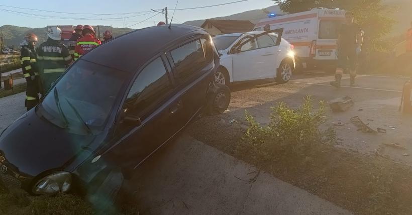 Accident grav la Bujoreni, Vâlcea: 7 răniți la spital, un copil în stop cardio-respirator 18969073