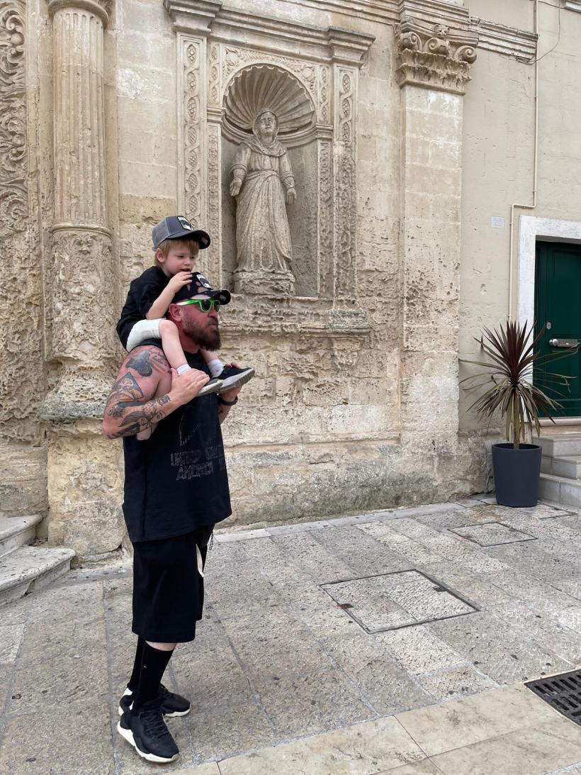 Andrei Coman, primarul din Iubire cu parfum de lavandă, vară între Podişor și Puglia: „Toată lumea mă strigă dom’ Primar!” 18968940