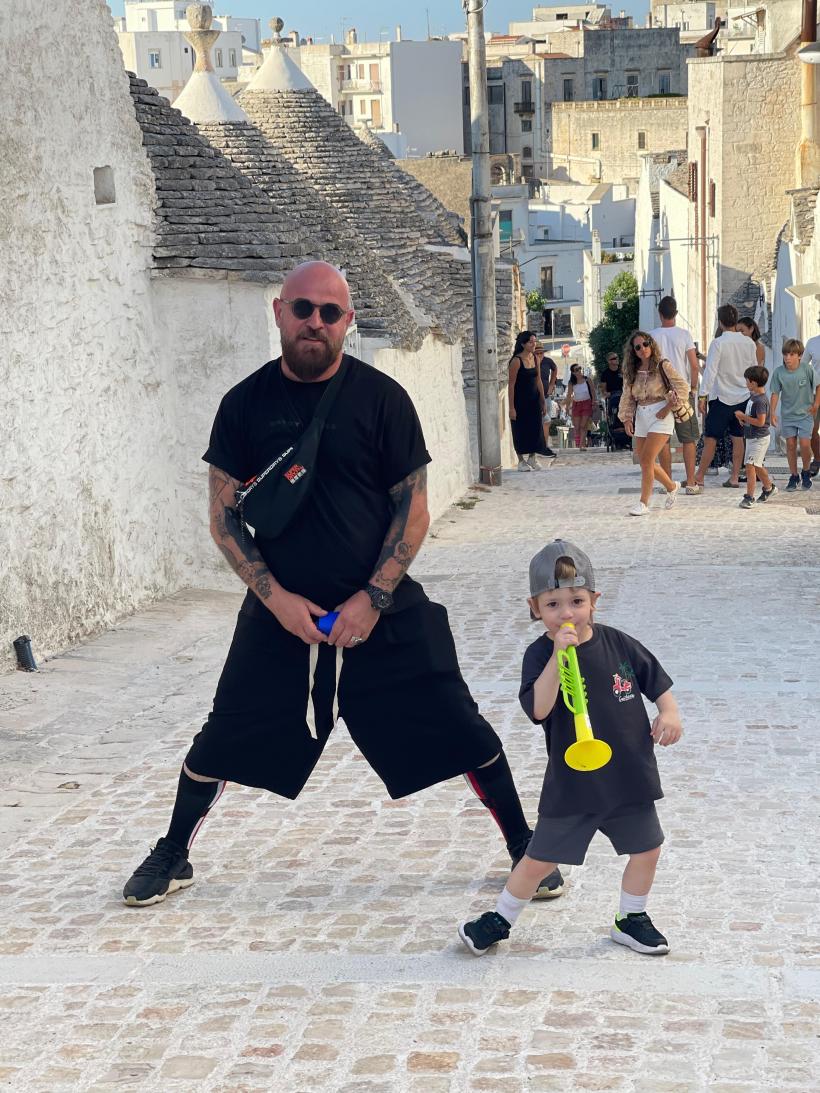 Andrei Coman, primarul din Iubire cu parfum de lavandă, vară între Podişor și Puglia: „Toată lumea mă strigă dom’ Primar!”