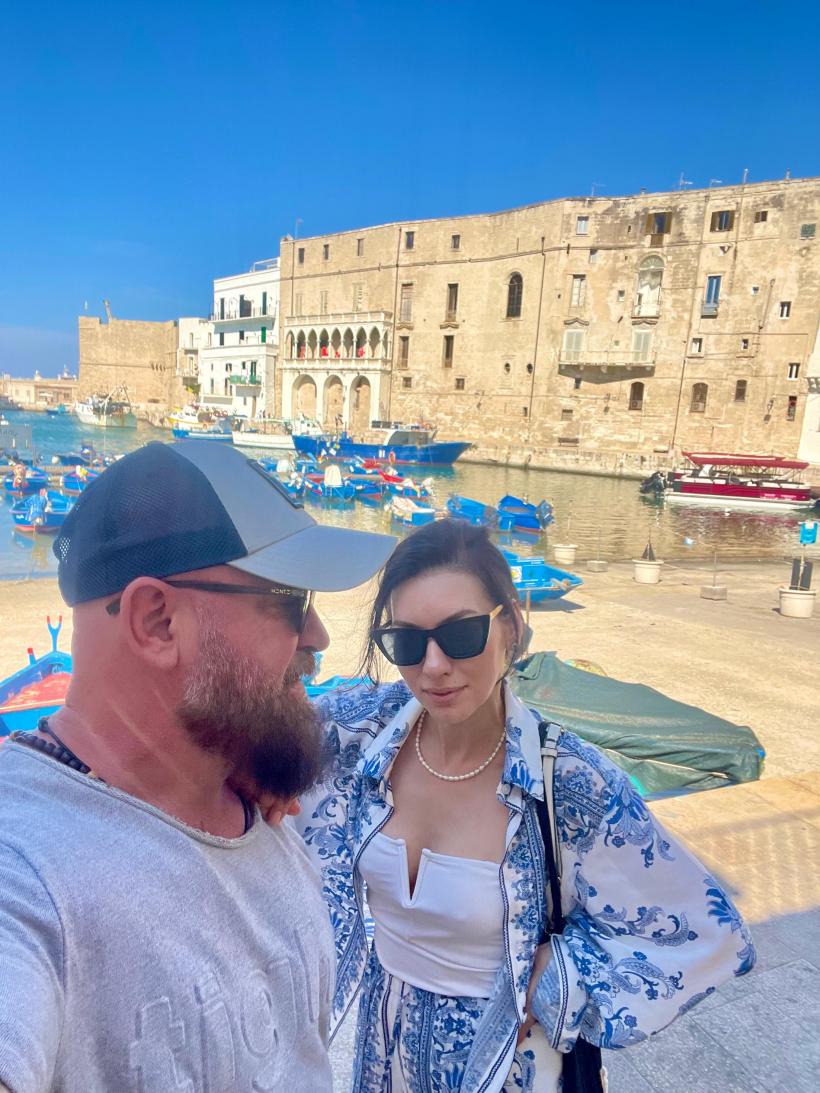 Andrei Coman, primarul din Iubire cu parfum de lavandă, vară între Podişor și Puglia: „Toată lumea mă strigă dom’ Primar!” 18968943