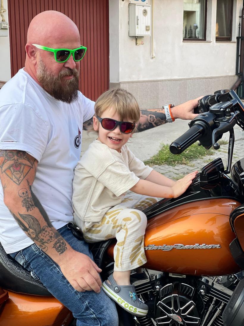 Andrei Coman, primarul din Iubire cu parfum de lavandă, vară între Podişor și Puglia: „Toată lumea mă strigă dom’ Primar!” 18968944