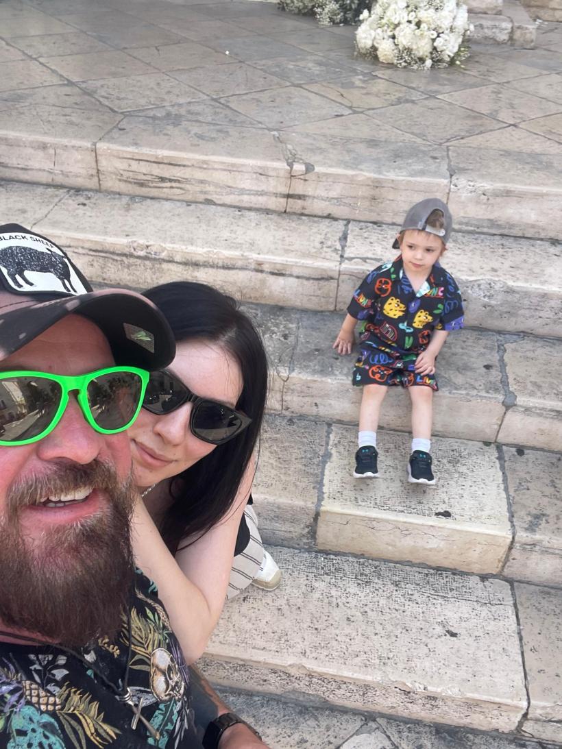 Andrei Coman, primarul din Iubire cu parfum de lavandă, vară între Podişor și Puglia: „Toată lumea mă strigă dom’ Primar!” 18968946